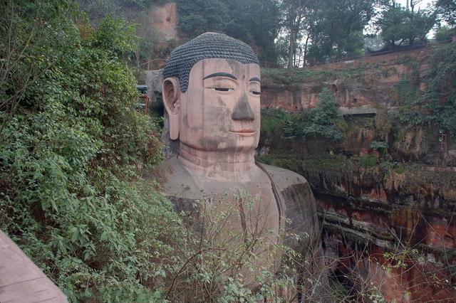 樂山大佛為何以屹立千年？又為何既不雙手合十也不打坐呢？